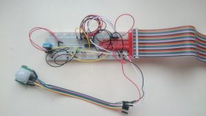 よくあるジャンパーワイヤーを使用したブレッドボード電子回路