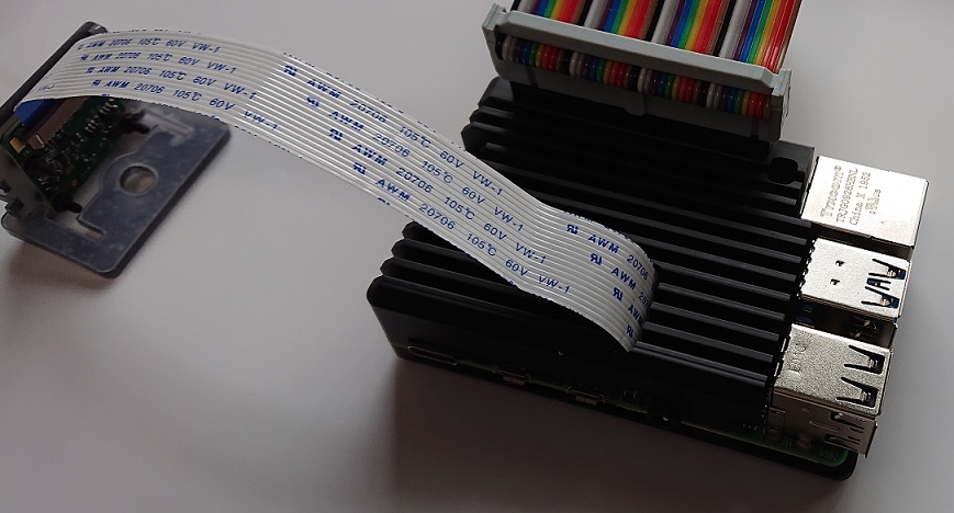 ファン無しヒートシンクを装着したラズパイ4