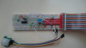 短めジャンパーワイヤーとT型GPIO拡張ボードを使用したブレッドボード電子回路